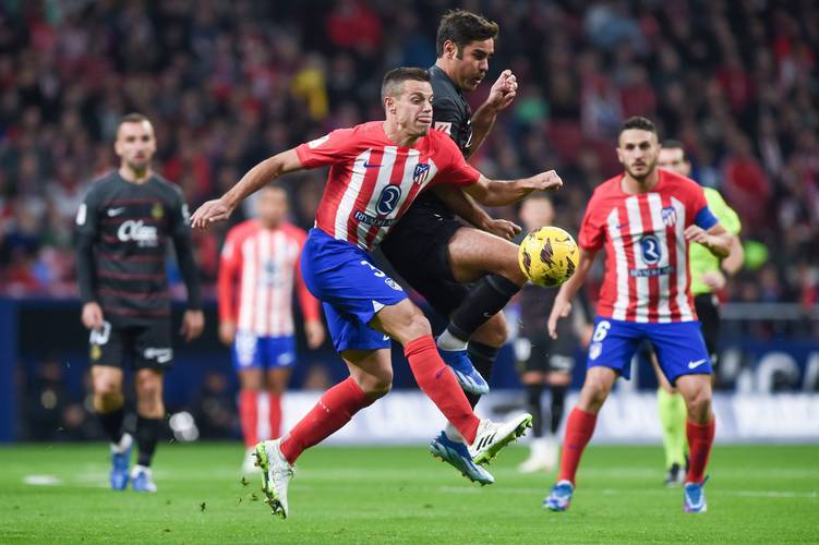 西甲争冠保卫战：马竞主场迎战皇家社会，红蓝对决一触即发