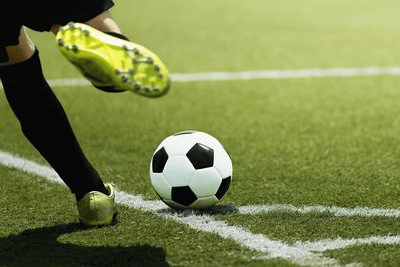 拜仁4-2-3-1体系运转流畅，凯恩成前场自由人激活德甲霸主新活力